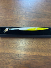 Load image into Gallery viewer, Life in Loops - Resin Handle Crochet Hooks (Clover)