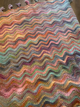 Load image into Gallery viewer, Crocheted Chunky Simple Ripple Blanket