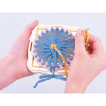 Load image into Gallery viewer, Clover Flower Loom