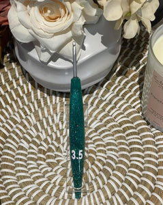 Life in Loops - Resin Handle Crochet Hooks (Clover)