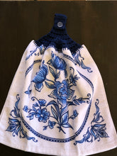 Load image into Gallery viewer, Monday 26 October 2026  - Crochet Class 'No experience needed' - 5.30pm